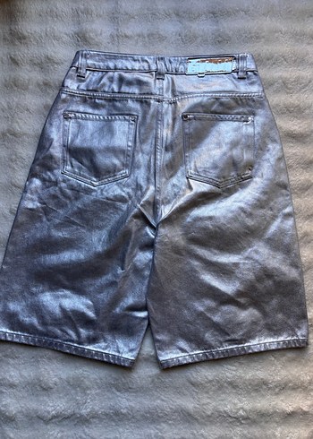 Gri Parlak Midi Denim Şort - Görsel 7