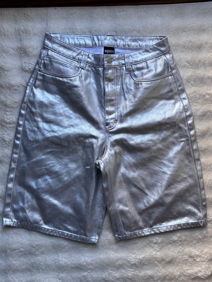 Gri Parlak Midi Denim Şort - Görsel 4