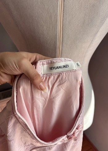 American Vintage Pembe Nakışlı Yüksek Yakalı Midi Elbise