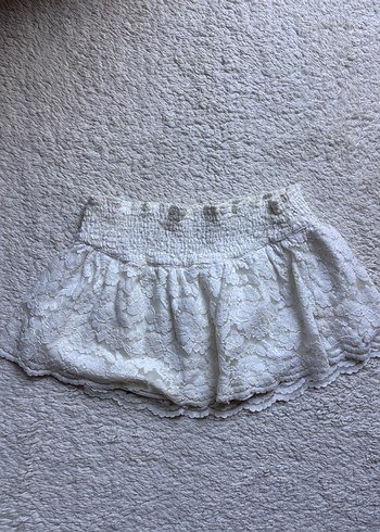 Dantel işlemeli beyaz mini etek