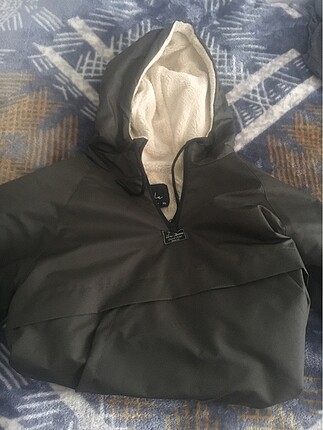 Pull and Bear Kanguru mont