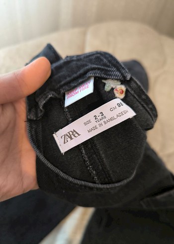 Kızlar için Siyah Nakışlı Kot Tulum - Görsel 3