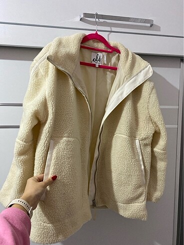 Açık bej rengi peluş mont