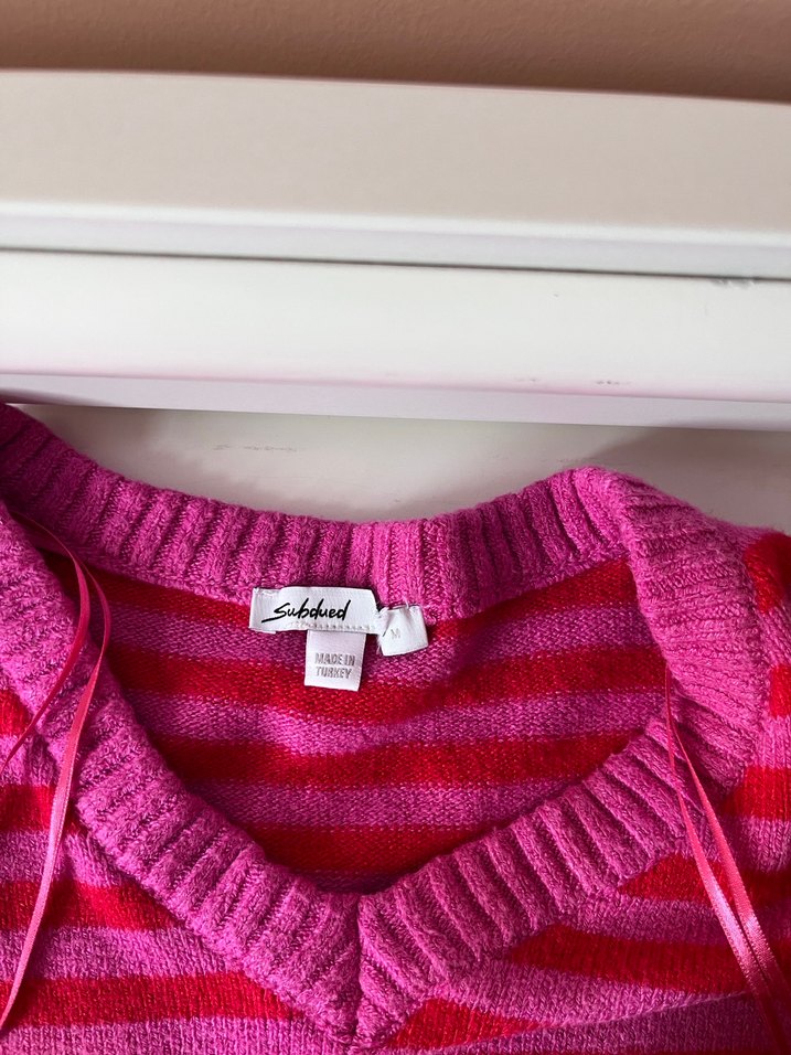 Pembe Çizgili V Yakalı Triko Kadın Kazak - Görsel 3