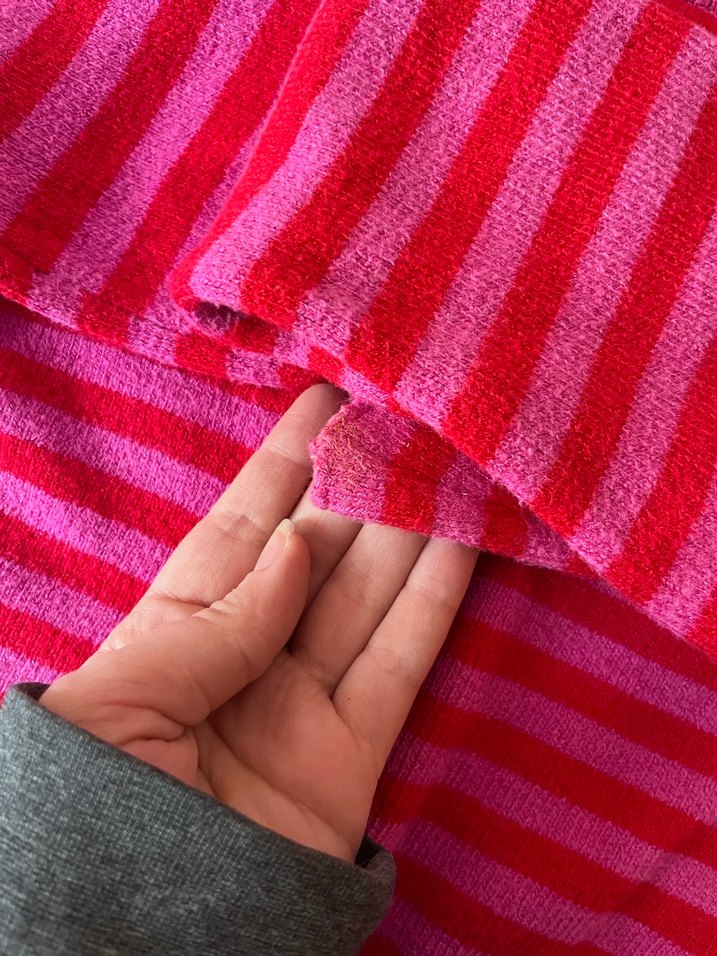 Pembe Çizgili V Yakalı Triko Kadın Kazak - Görsel 5