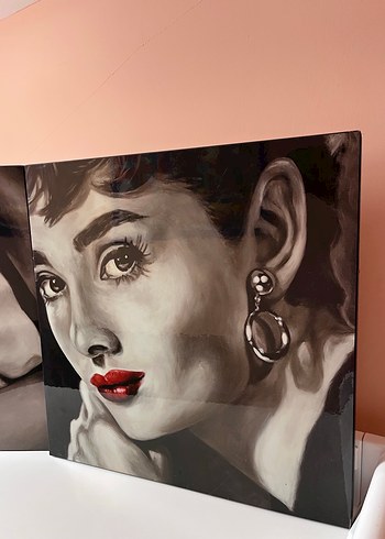 Gri Tonlarında Kadın Portreleri Tablosu - Görsel 2