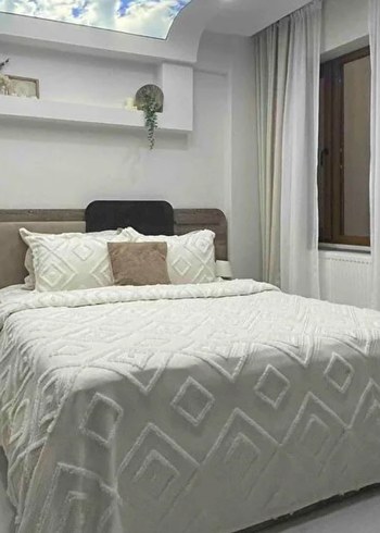 İşlemeli Beyaz Yatak Örtüsü nakit1500 - Görsel 2