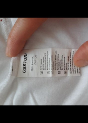 Düğme Detaylı Beyaz Kadın Tişört - Görsel 6