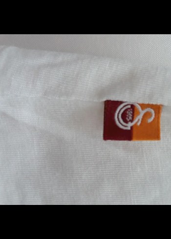 Düğme Detaylı Beyaz Kadın Tişört - Görsel 5