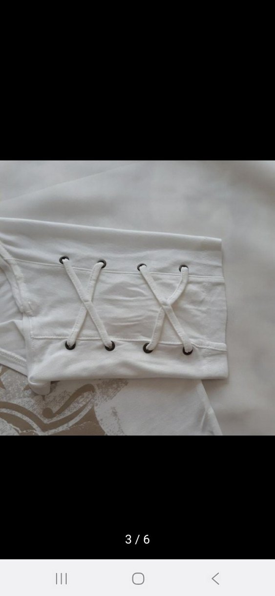 Düğme Detaylı Beyaz Kadın Tişört - Görsel 3