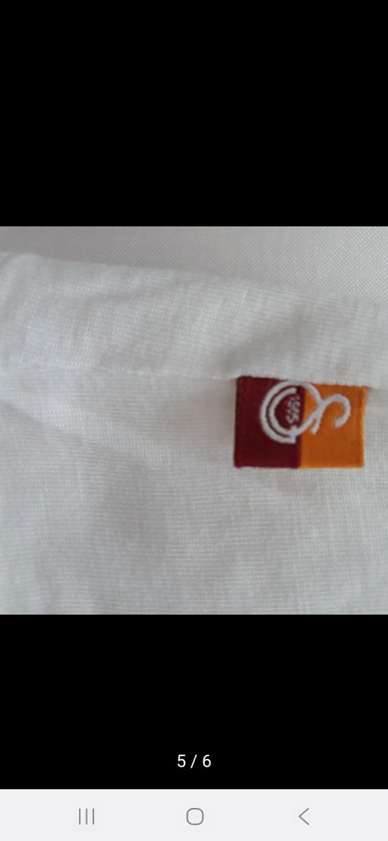 Düğme Detaylı Beyaz Kadın Tişört - Görsel 5