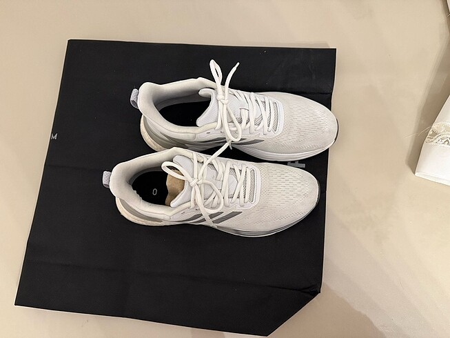44 Beden beyaz Renk Adidas erkek spor ayakkabı
