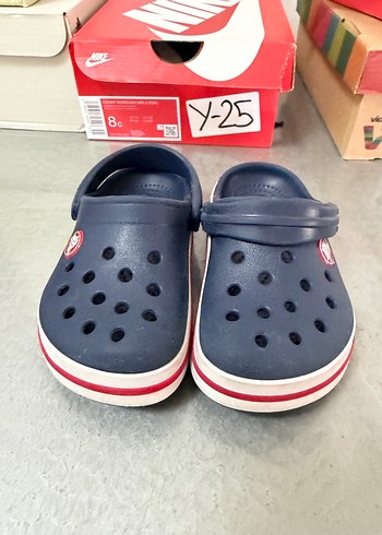 Crocs 25