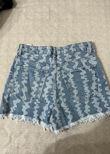 Kadın Mavi Renkli Dalgalı Desenli Denim Şort - Görsel 3