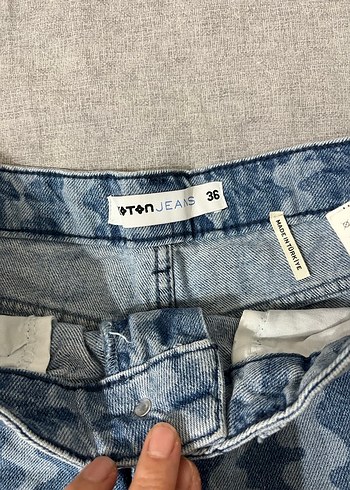 Kadın Mavi Renkli Dalgalı Desenli Denim Şort - Görsel 2