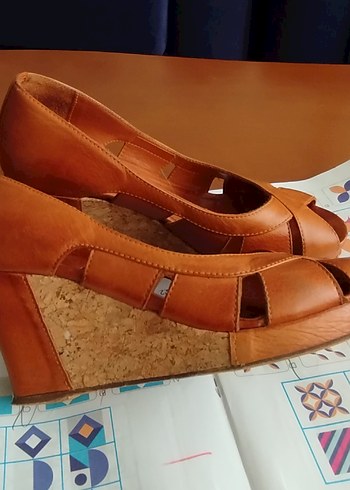 38 Beden Dolgu Topuk Ayakkabı