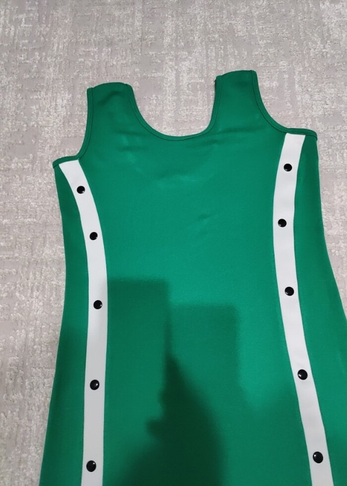Yeşil elbise  - Görsel 3