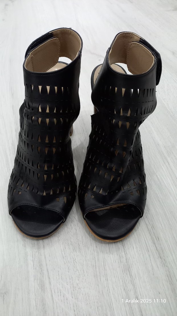 Şık kadın ayakkabısı - Görsel 2