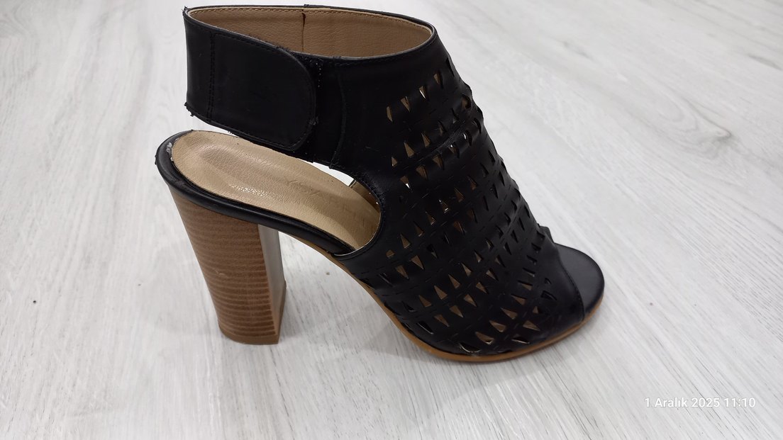 Şık kadın ayakkabısı - Görsel 4