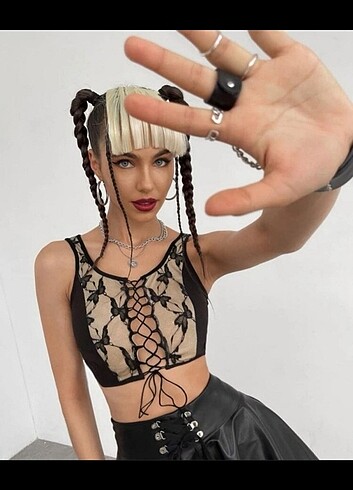 Y2k kelebek göğüs dekolte bağcıklı crop