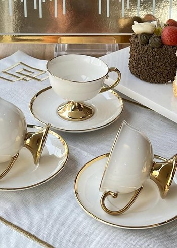 Beyaz ve Altın Detaylı Kahve Fincanı Seti