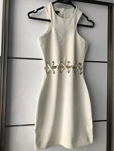 Beli Çapraz Bağcıklı Elbise