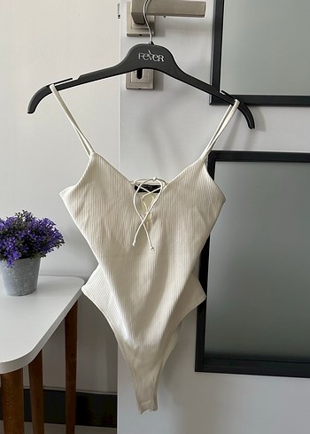 Beyaz Minimalist Kadın Bodysuit