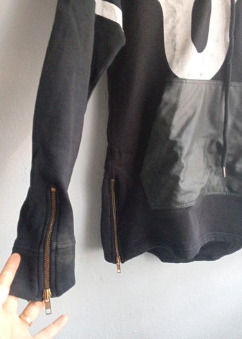 Siyah Kapüşonlu yanları ve kolları fermuarli sweatshirt - Görsel 2