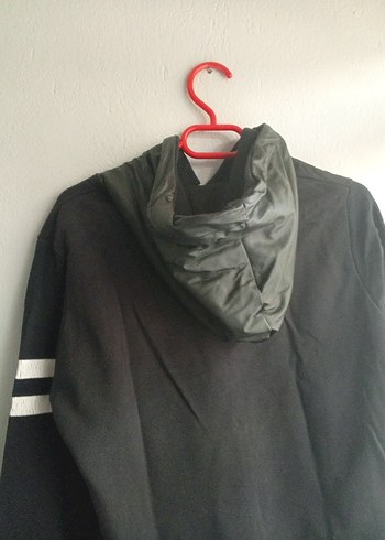 Siyah Kapüşonlu yanları ve kolları fermuarli sweatshirt - Görsel 3