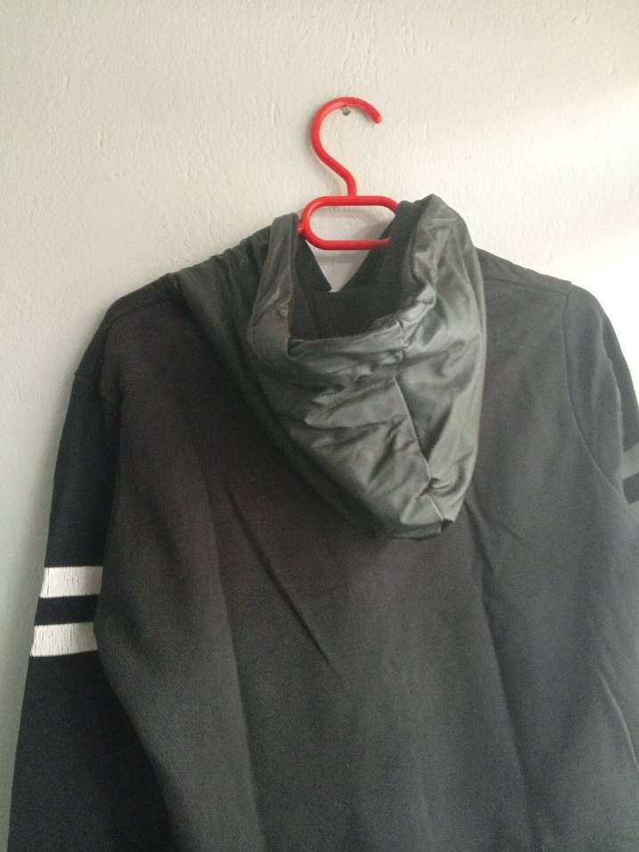 Siyah Kapüşonlu yanları ve kolları fermuarli sweatshirt - Görsel 3