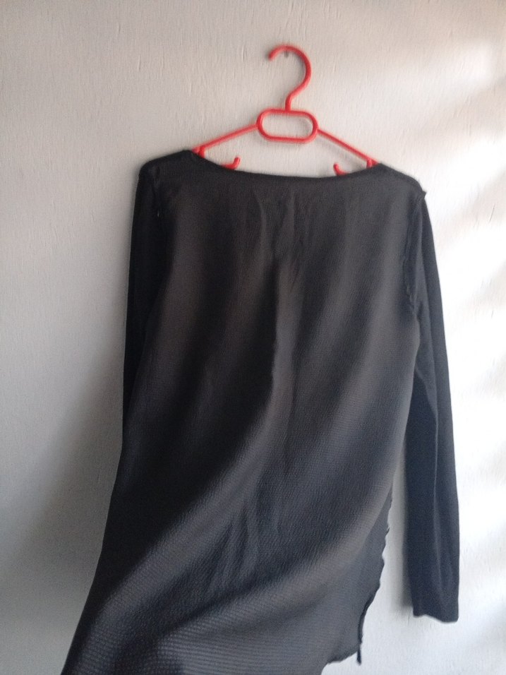 V Yaka Pileli Siyah Hamile Bluzu - Görsel 2