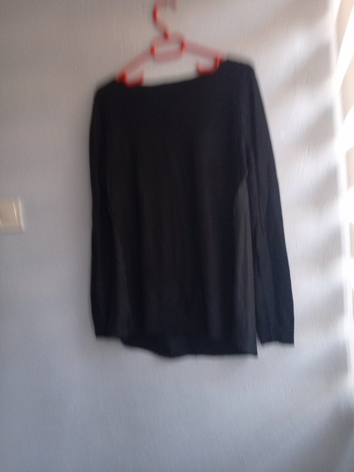 V Yaka Pileli Siyah Hamile Bluzu - Görsel 3