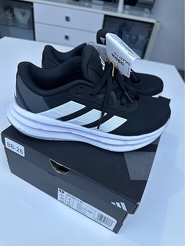 Adidas spor ayakkabı