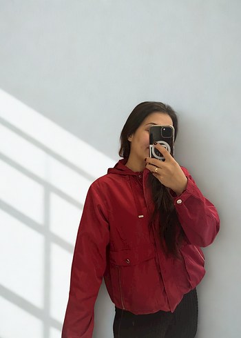 Kırmızı renk önü fermuarlı yağmurluk - Görsel 2