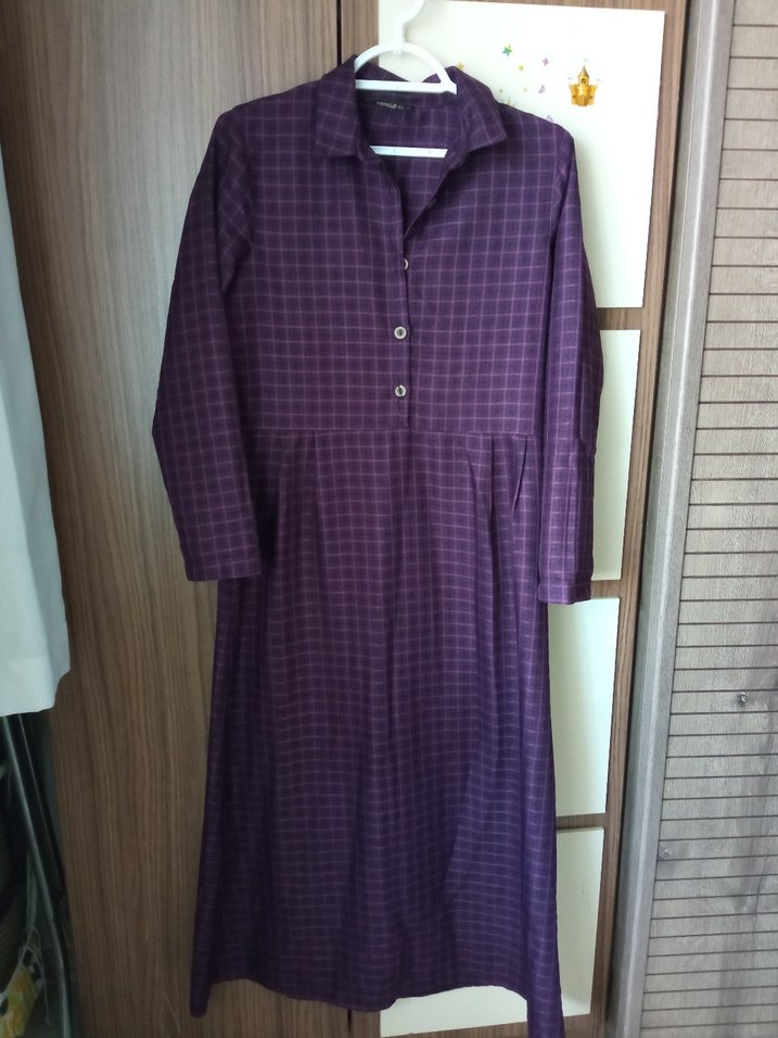 Uzun Mor Kadın Elbise Düğmeli ve Uzun Kollu - Görsel 3