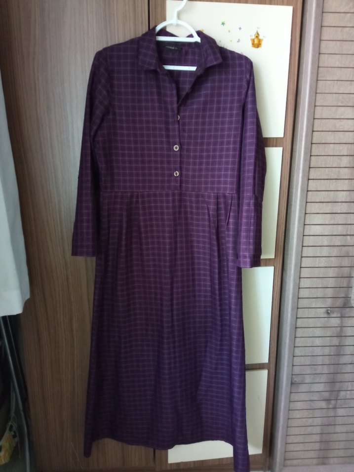 Uzun Mor Kadın Elbise Düğmeli ve Uzun Kollu - Görsel 2