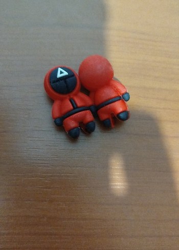 Kırmızı Renkli Küçük Aksiyon Figürleri - Görsel 2