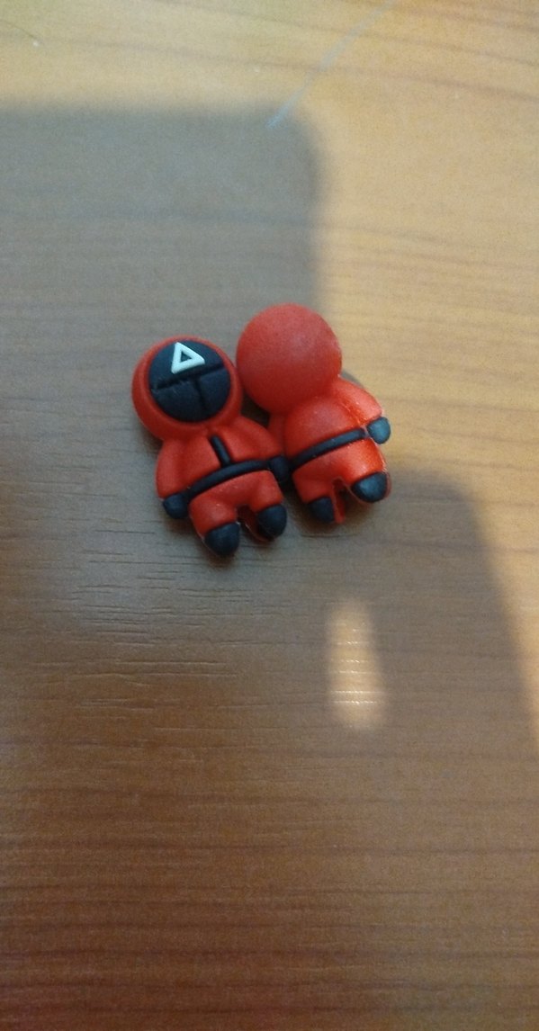 Kırmızı Renkli Küçük Aksiyon Figürleri - Görsel 2
