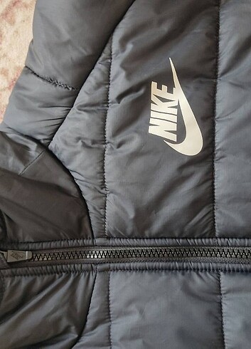 Nike mont