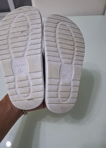 26 Beden Erkek Çocuk Beyaz Tokalı Sandalet