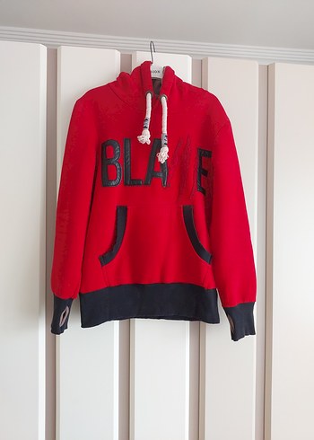 Kırmızı Kapüşonlu Sweatshirt
