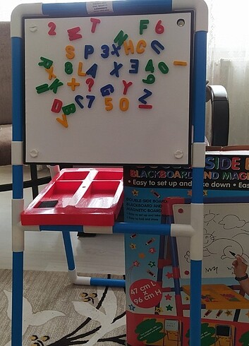 Yazı tahtası tahta kalem ve tebeşir kullanılıyor