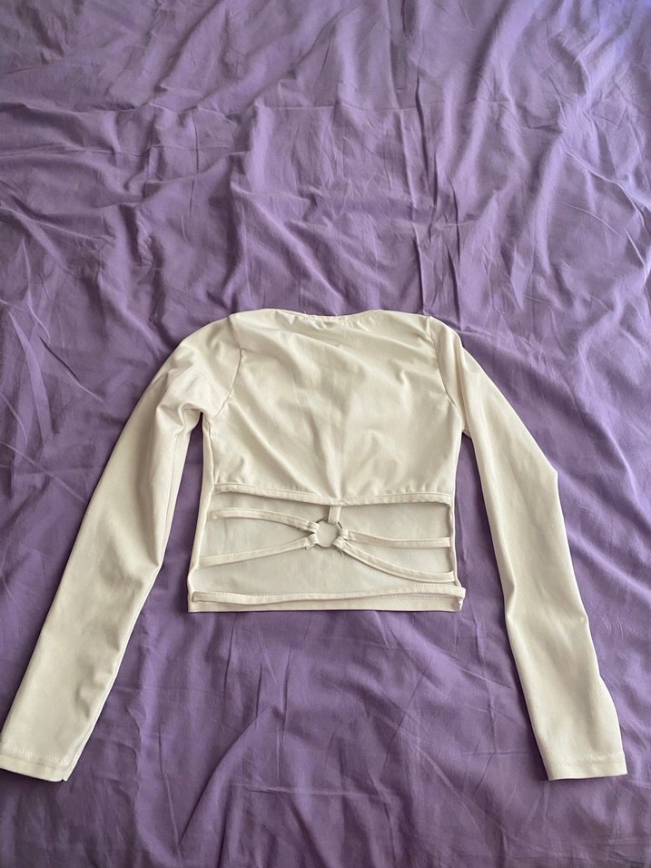 Beyaz arkası dekolteli bluz - Görsel 2