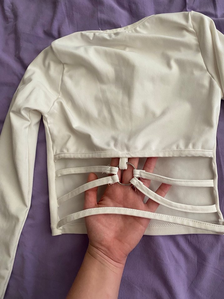 Beyaz arkası dekolteli bluz - Görsel 3