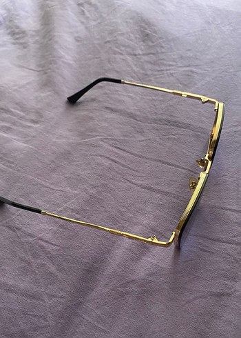 Altın Çerçeveli Parlak Mor Kadın Güneş Gözlüğü - Görsel 2