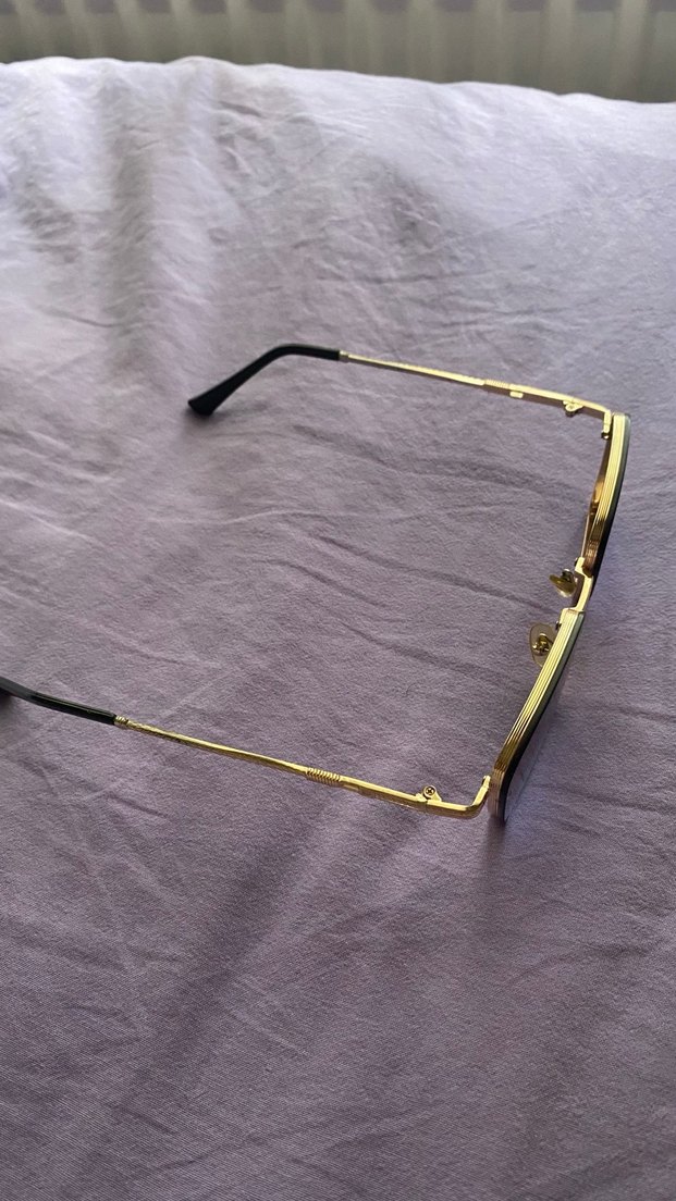 Altın Çerçeveli Parlak Mor Kadın Güneş Gözlüğü - Görsel 2