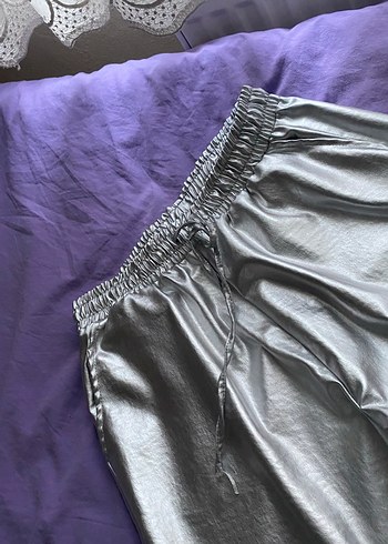 Gri Parlak Kadın Pantolon - Görsel 3