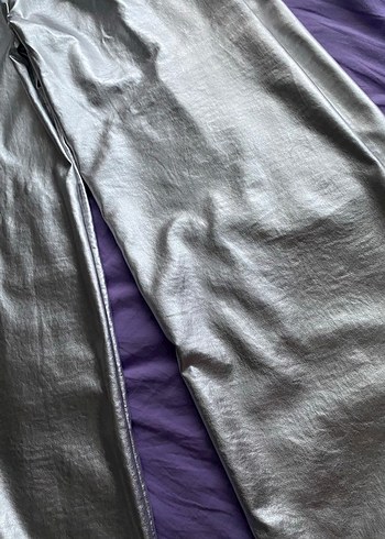 Gri Parlak Kadın Pantolon - Görsel 2