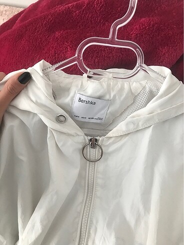 bershka yağmurluk