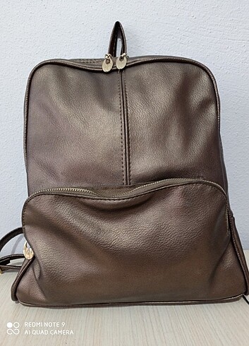 Kahverengi sırt çantası 